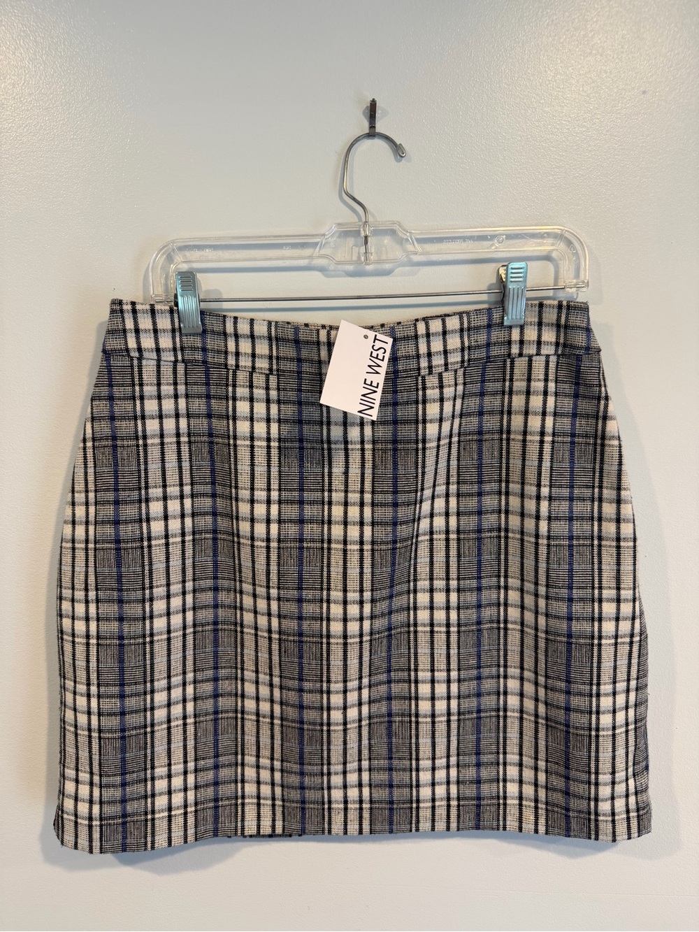 Nine West Navy and Ivory Plaid Mini Skirt. NWT Medium M